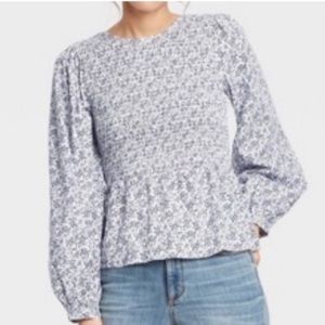 LAST CALL Universal Thread smocked peplum floral blue white top puff sle…